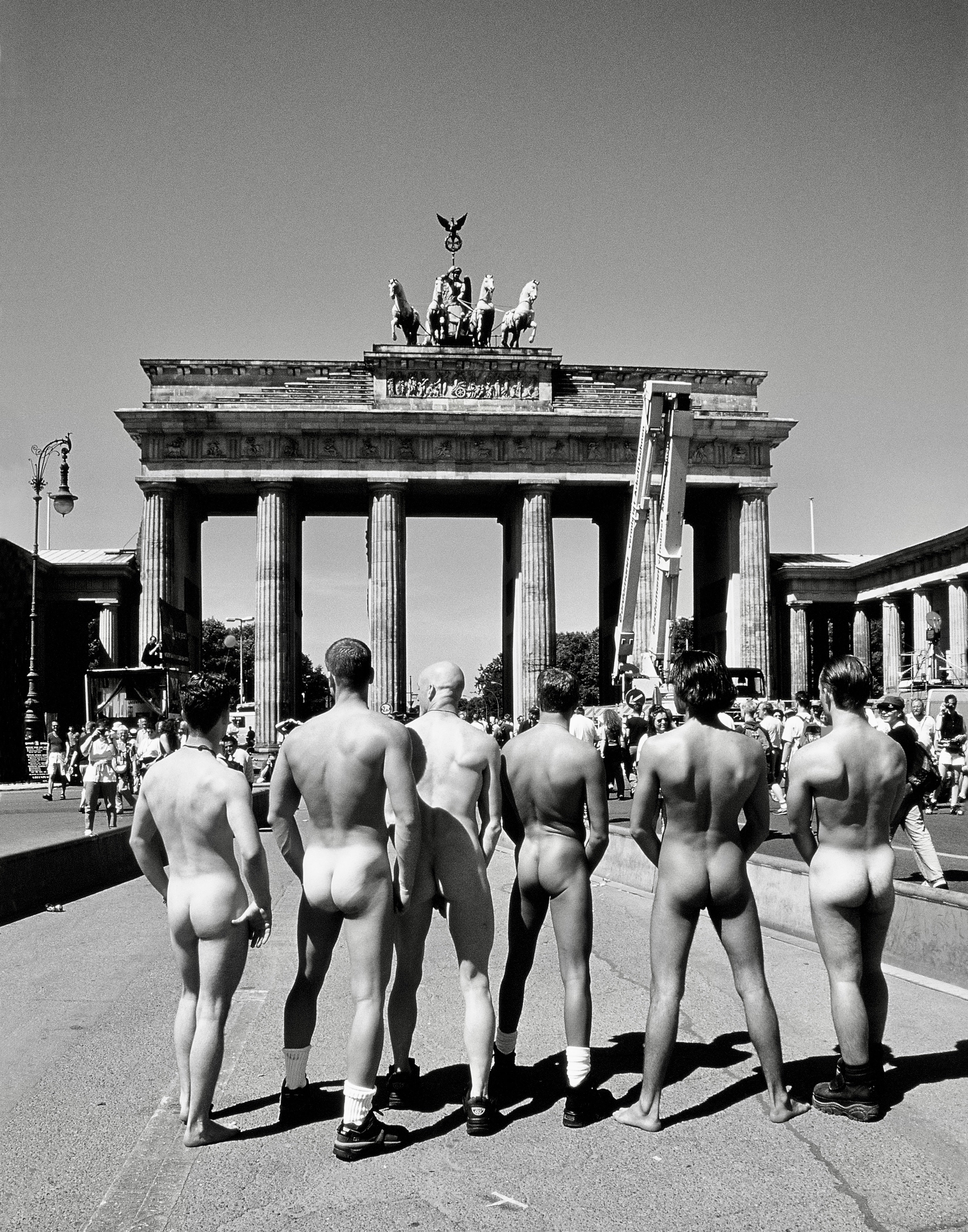 Henning von Berg / BERLIN NAKED-BRANDENBURG GATE II
