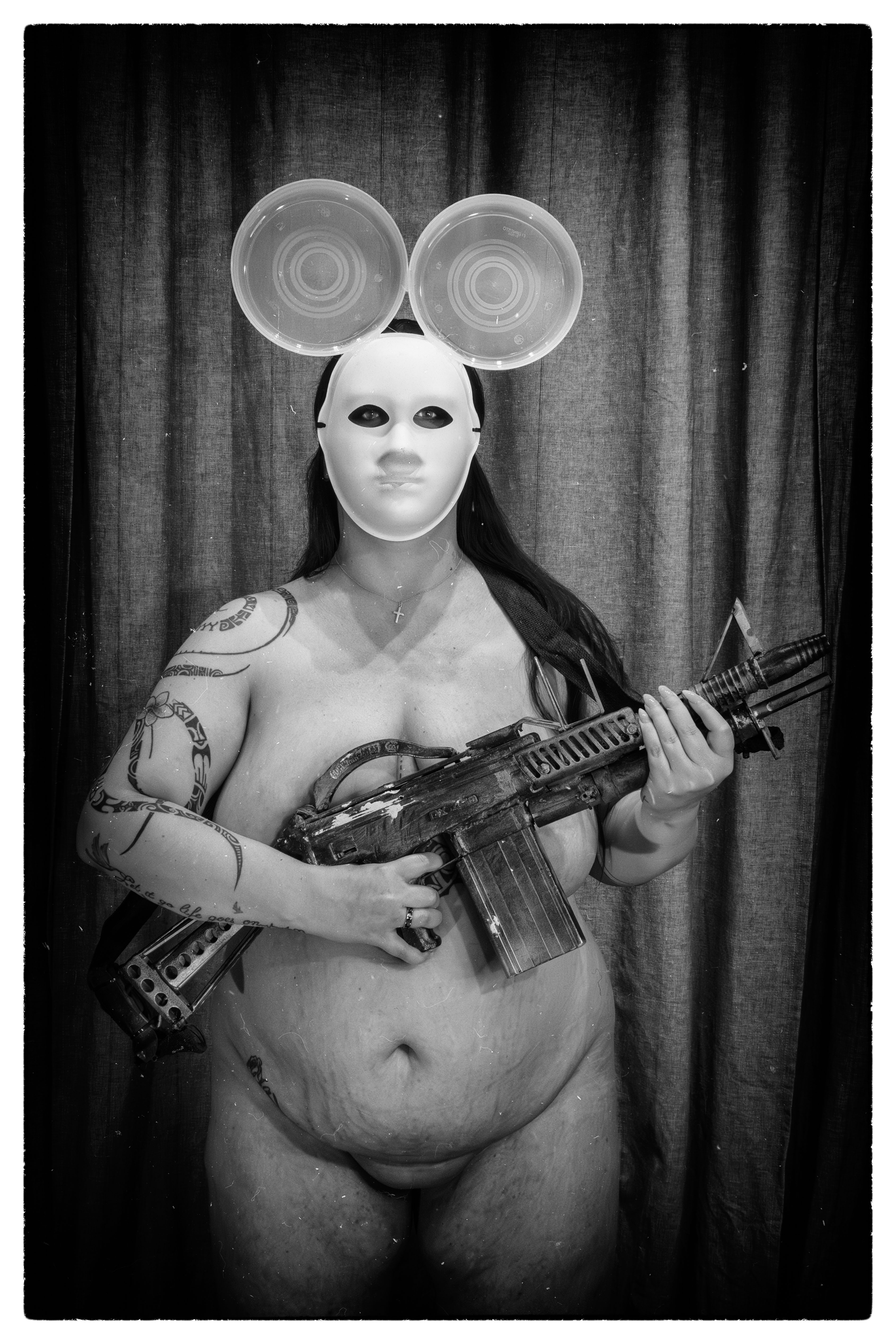 Andreas Maria Kahn / Mickey Mouse goes to war